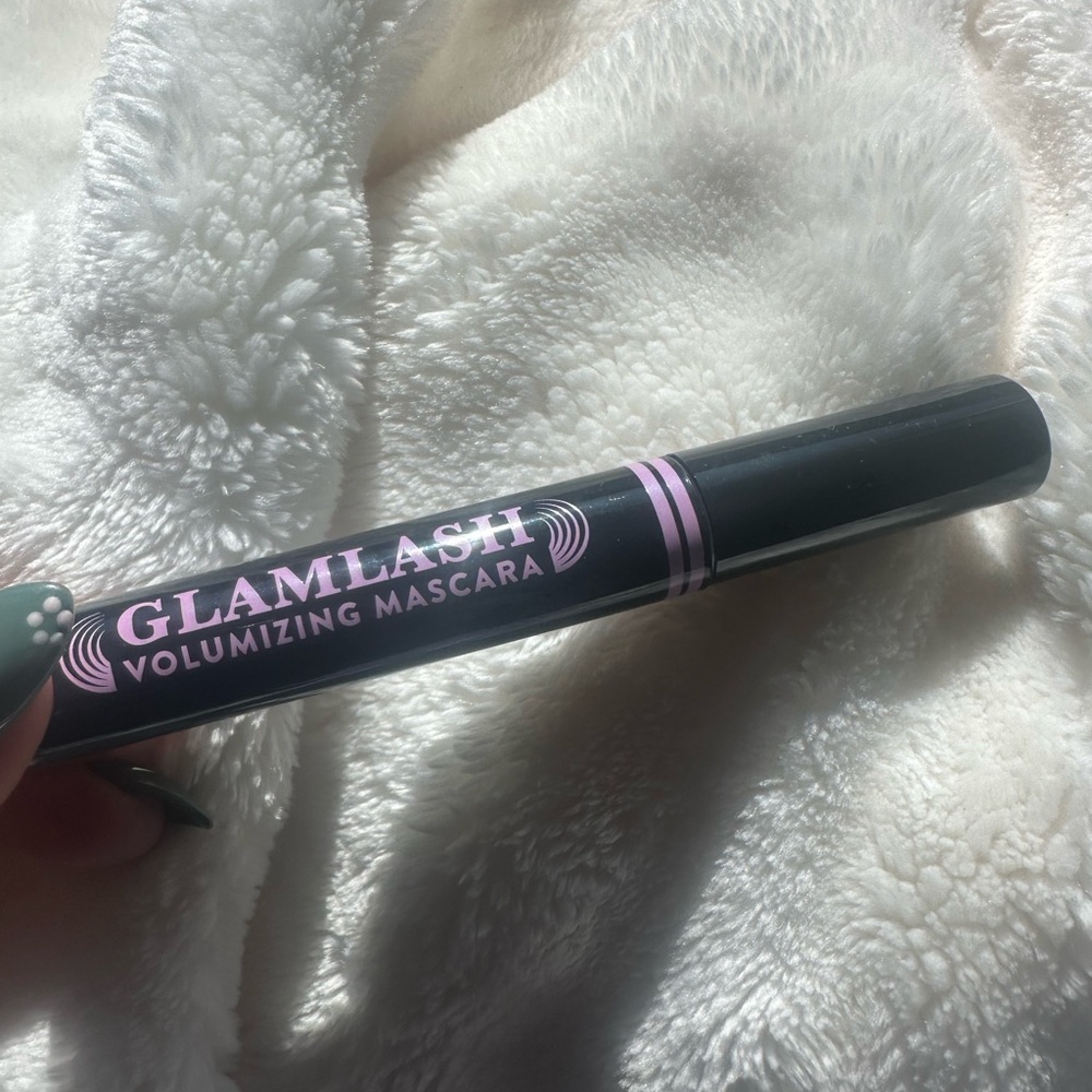 NIB Laura Geller Glamlash Volumizing Mascara - Black - Picture 3 of 4